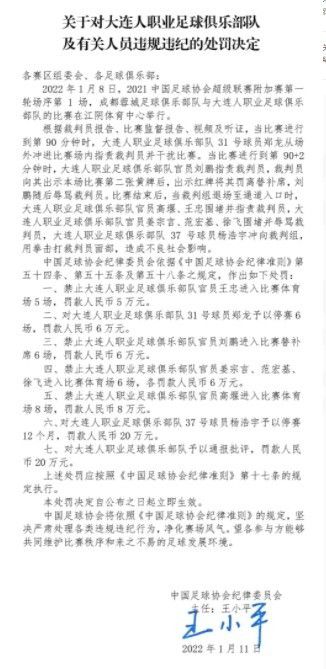 第30分钟，加拉格尔禁区前放倒努里，吃到黄牌，萨拉维亚任意球击中人墙！